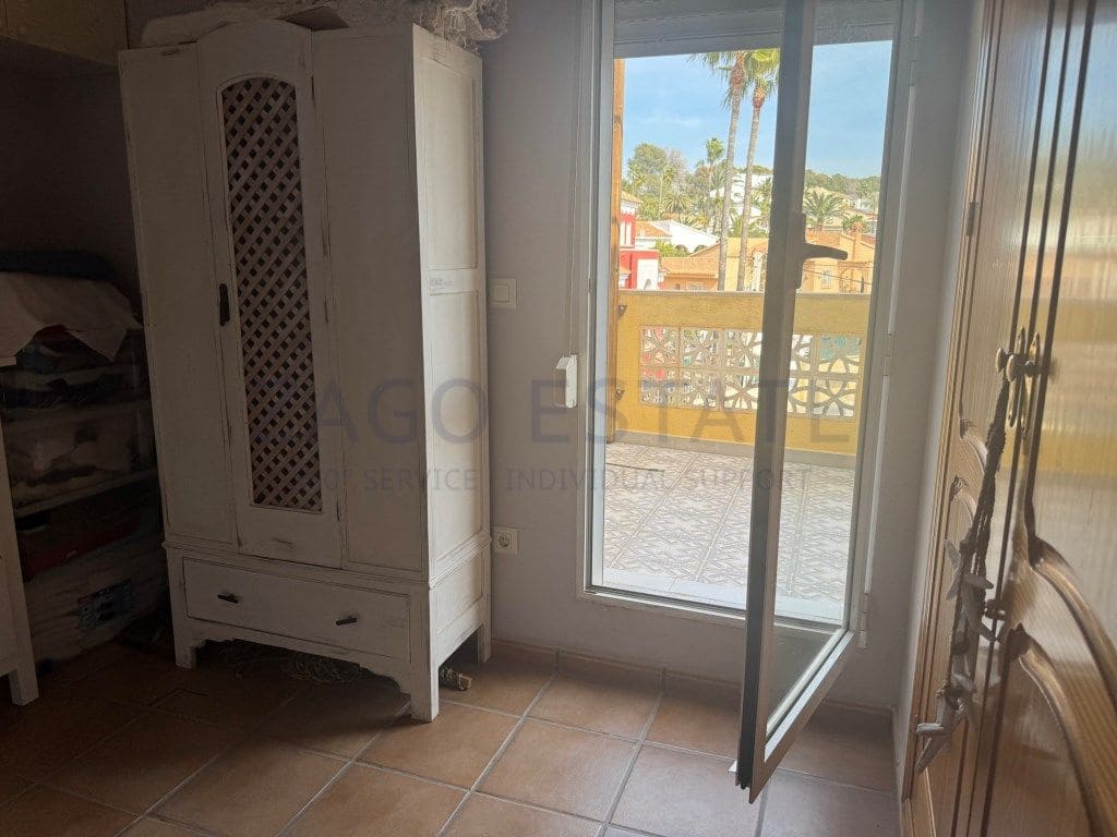 6 bedroom Villa for sale in Alfaz del Pi / L'Alfas del Pi with garage - € 590,000 (Ref: 9468760)