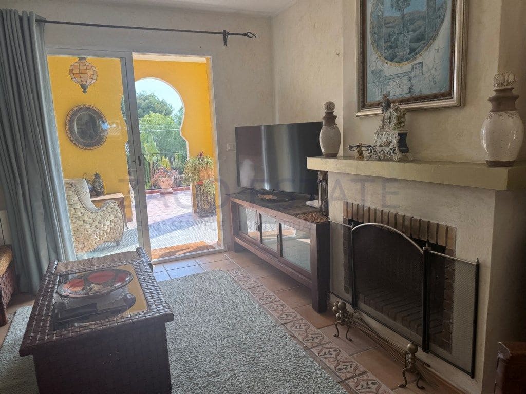 6 bedroom Villa for sale in Alfaz del Pi / L'Alfas del Pi with garage - € 590,000 (Ref: 9468760)