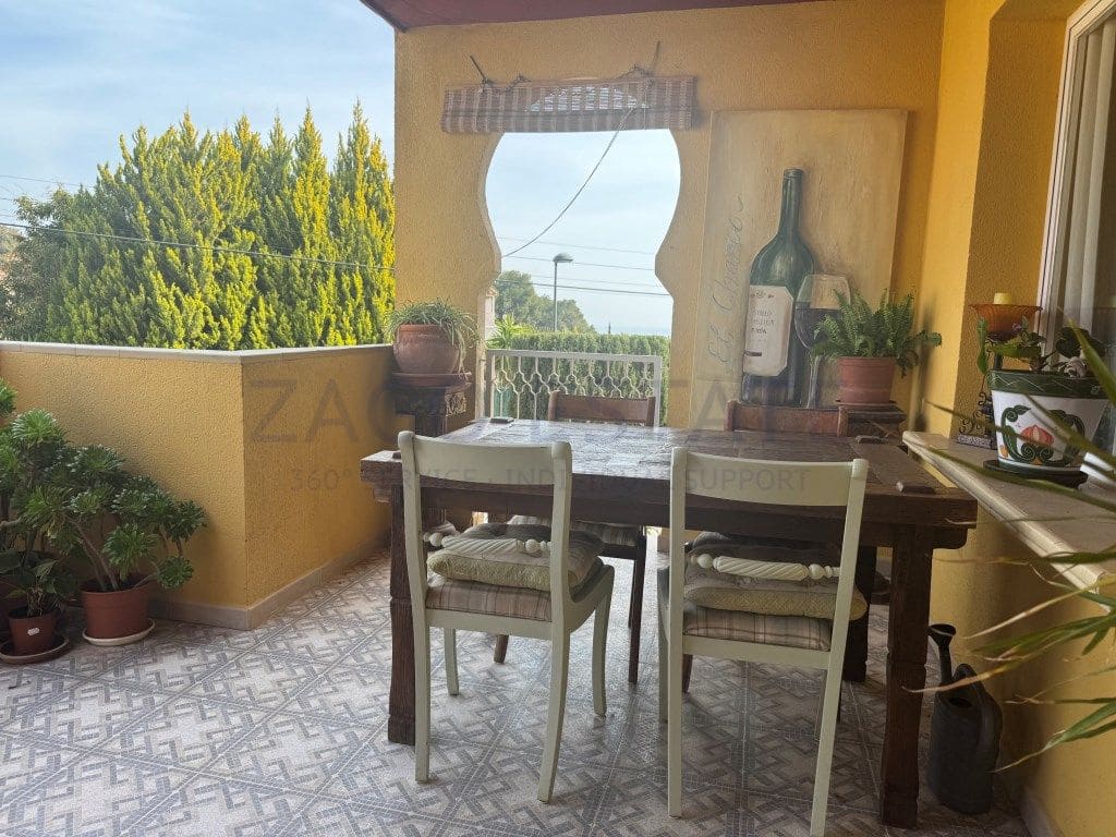 6 bedroom Villa for sale in Alfaz del Pi / L'Alfas del Pi with garage - € 590,000 (Ref: 9468760)