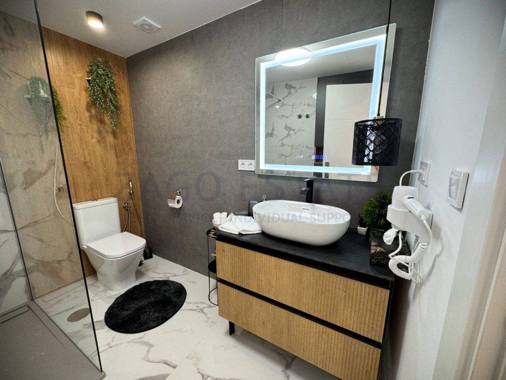 2 sovrum Lägenhet att hyra i Benidorm med garage - 1 500 € (Ref: 9596529)