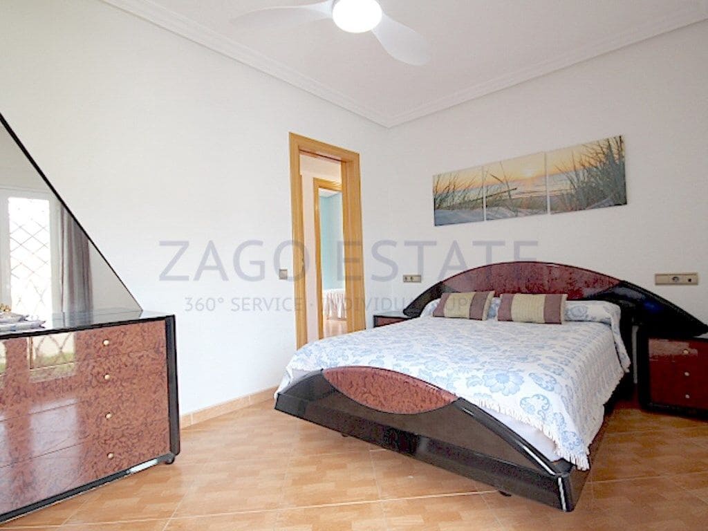 Pareado de 4 habitaciones en La Nucia en venta - 320.000 € (Ref: 9634903)