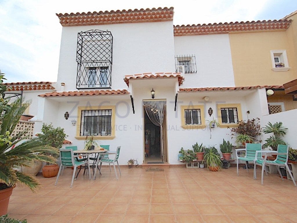 Pareado de 4 habitaciones en La Nucia en venta - 320.000 € (Ref: 9634903)