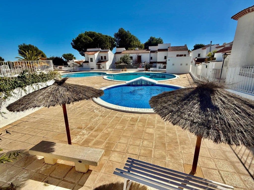 Pareado de 4 habitaciones en La Nucia en venta - 320.000 € (Ref: 9634903)