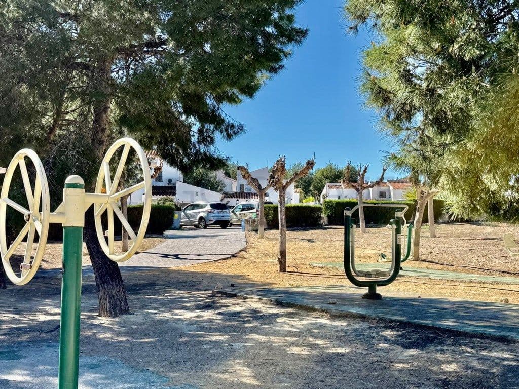 Pareado de 4 habitaciones en La Nucia en venta - 320.000 € (Ref: 9634903)