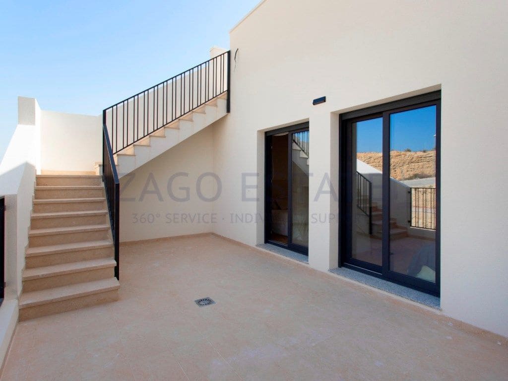 3 soverom Rekkehus til salgs i Monforte del Cid med svømmebasseng garasje - € 333 500 (Ref: 9685567)