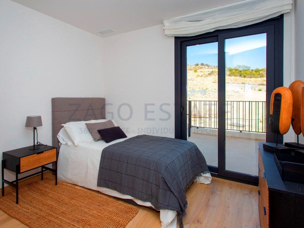 3 soverom Rekkehus til salgs i Monforte del Cid med svømmebasseng garasje - € 333 500 (Ref: 9685567)