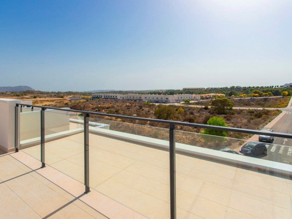 3 soverom Rekkehus til salgs i Monforte del Cid med svømmebasseng garasje - € 333 500 (Ref: 9685567)