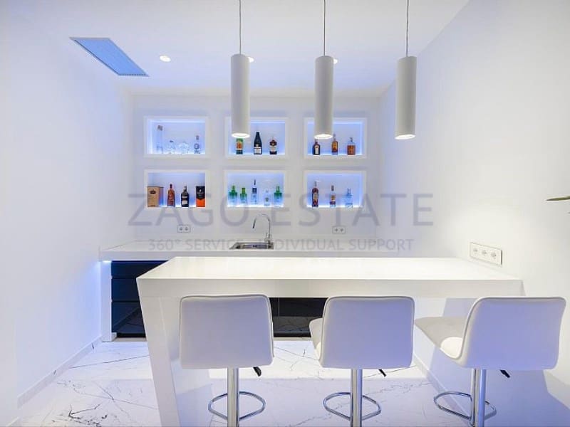 4 slaapkamer Villa te koop in Calpe / Calp - € 2.800.000 (Ref: 9770456)