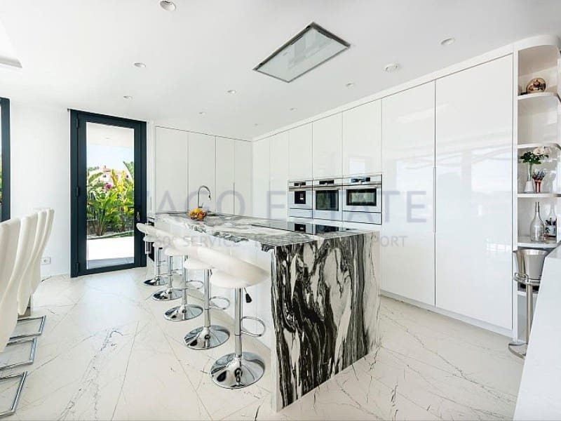 4 slaapkamer Villa te koop in Calpe / Calp - € 2.800.000 (Ref: 9770456)