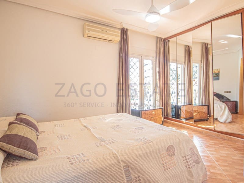 4 bedroom Semi-detached Villa for sale in La Nucia - € 320,000 (Ref: 9780351)