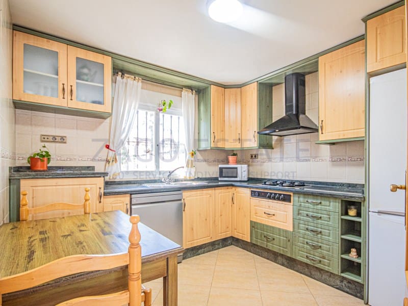 4 bedroom Semi-detached Villa for sale in La Nucia - € 320,000 (Ref: 9780351)