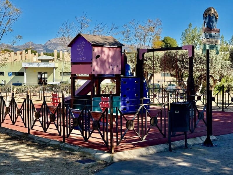 4 bedroom Semi-detached Villa for sale in La Nucia - € 320,000 (Ref: 9780351)