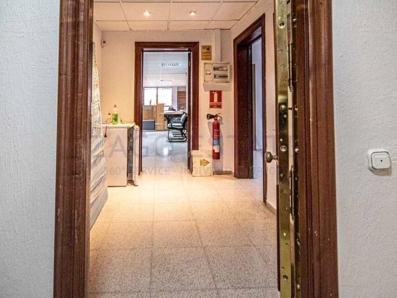 Local Commercial à louer à Benidorm avec garage - 3 000 € (Ref: 9780378)