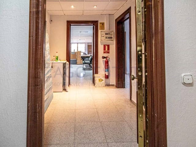 Local Commercial à louer à Centro Urbano, Benidorm avec garage - 3 000 € (Ref: 9780378)