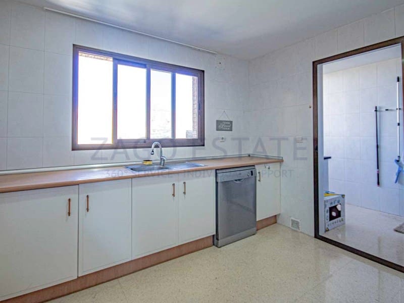 Piso de 4 habitaciones en Benidorm en venta con piscina garaje - 640.000 € (Ref: 9780381)
