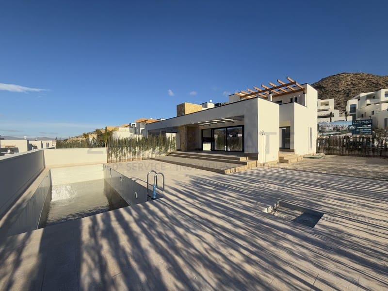 3 soveværelse Villa til salg i Monforte del Cid - € 639.000 (Ref: 9780403)