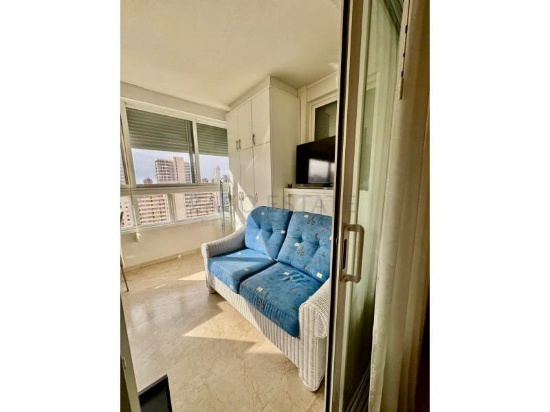 Piso de 2 habitaciones en Benidorm en venta - 330.000 € (Ref: 9783713)