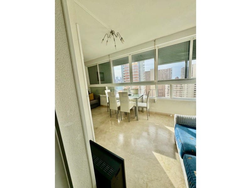 Piso de 2 habitaciones en Benidorm en venta - 330.000 € (Ref: 9783713)