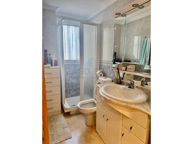 Piso de 2 habitaciones en Benidorm en venta - 330.000 € (Ref: 9783713)