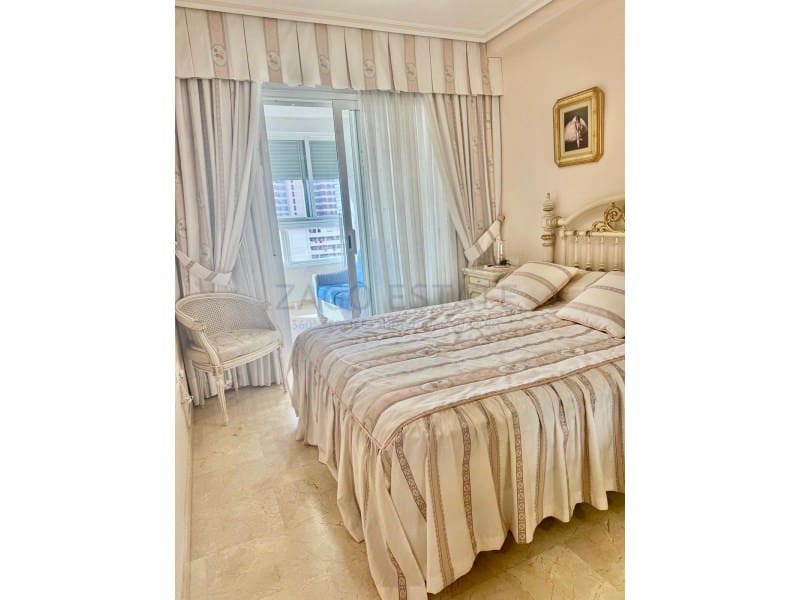 Piso de 2 habitaciones en Benidorm en venta - 330.000 € (Ref: 9783713)