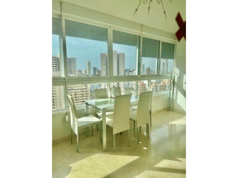 Piso de 2 habitaciones en Benidorm en venta - 330.000 € (Ref: 9783713)