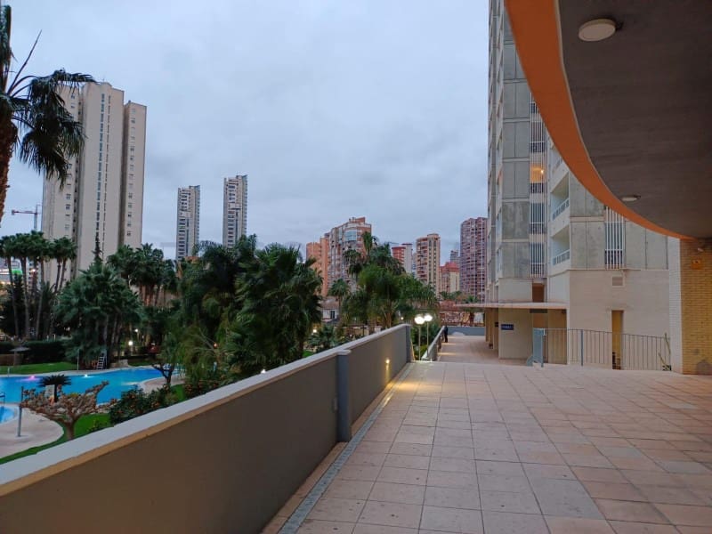 Piso de 2 habitaciones en Benidorm en venta - 330.000 € (Ref: 9783713)
