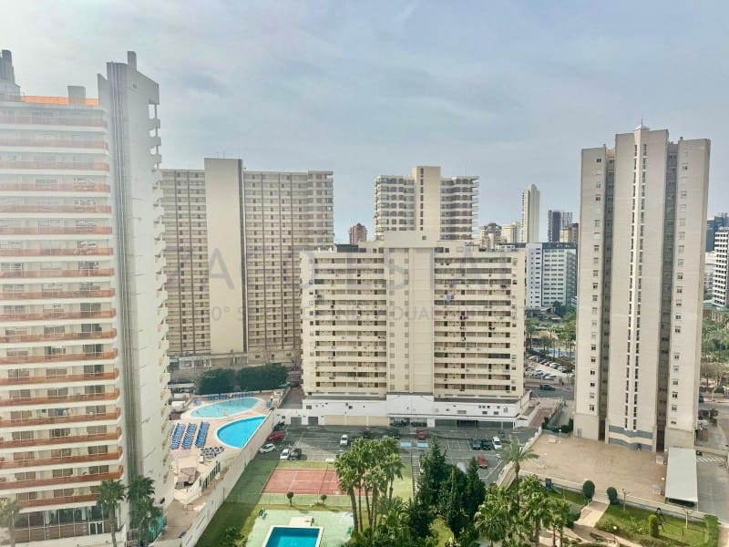 Piso de 2 habitaciones en Benidorm en venta - 330.000 € (Ref: 9783713)