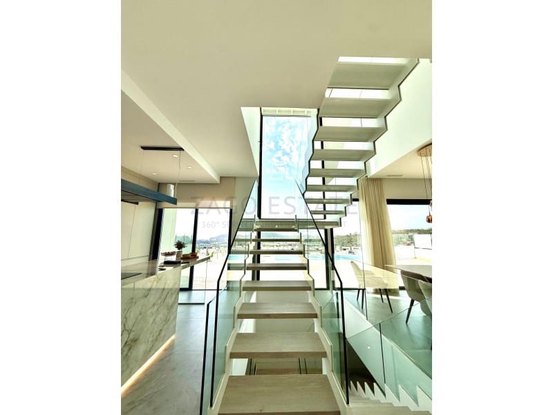 4 quarto Moradia para venda em Finestrat com garagem - 1 350 000 € (Ref: 9790877)