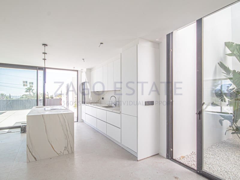 3 bedroom Villa for sale in Alfaz del Pi / L'Alfas del Pi with garage - € 890,000 (Ref: 9790881)