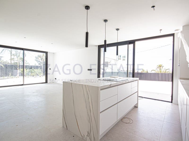 3 bedroom Villa for sale in Alfaz del Pi / L'Alfas del Pi with garage - € 890,000 (Ref: 9790881)