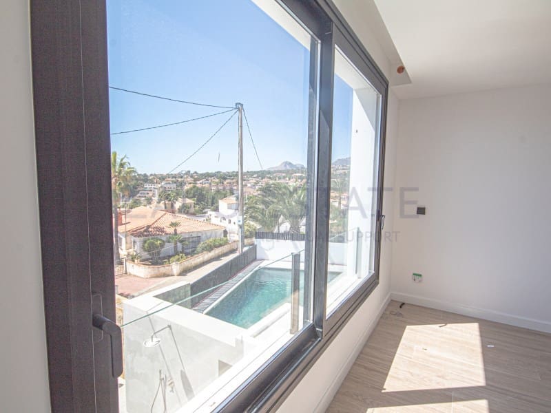 3 bedroom Villa for sale in Alfaz del Pi / L'Alfas del Pi with garage - € 890,000 (Ref: 9790881)