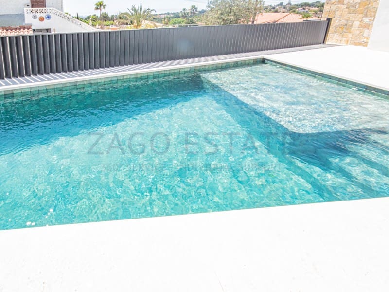 3 bedroom Villa for sale in Alfaz del Pi / L'Alfas del Pi with garage - € 890,000 (Ref: 9790881)