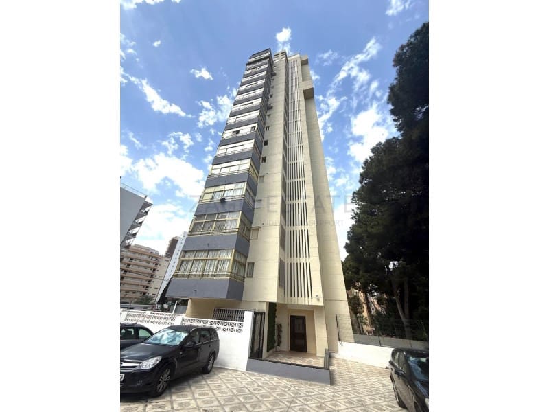 2 bedroom Flat for sale in Benidorm with garage - € 235,000 (Ref: 9794391)