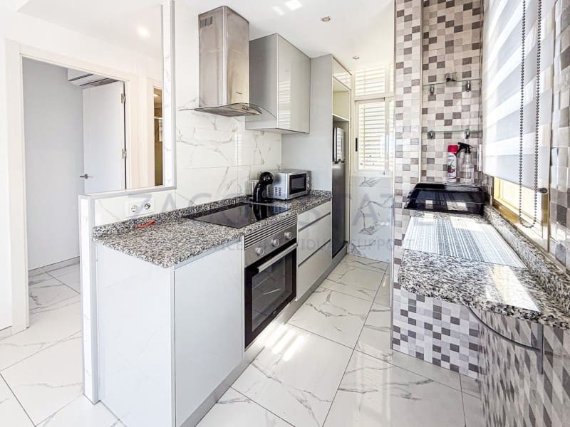 2 soveværelse Lejlighed til salg i Benidorm med garage - € 220.000 (Ref: 9794391)