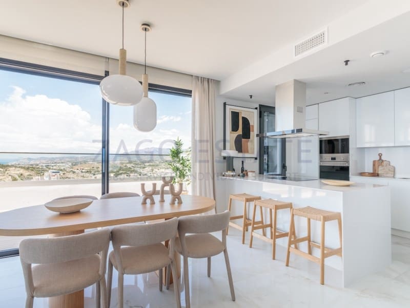 3 bedroom Apartment for sale in Benidorm with garage - € 973,500 (Ref: 9814336)