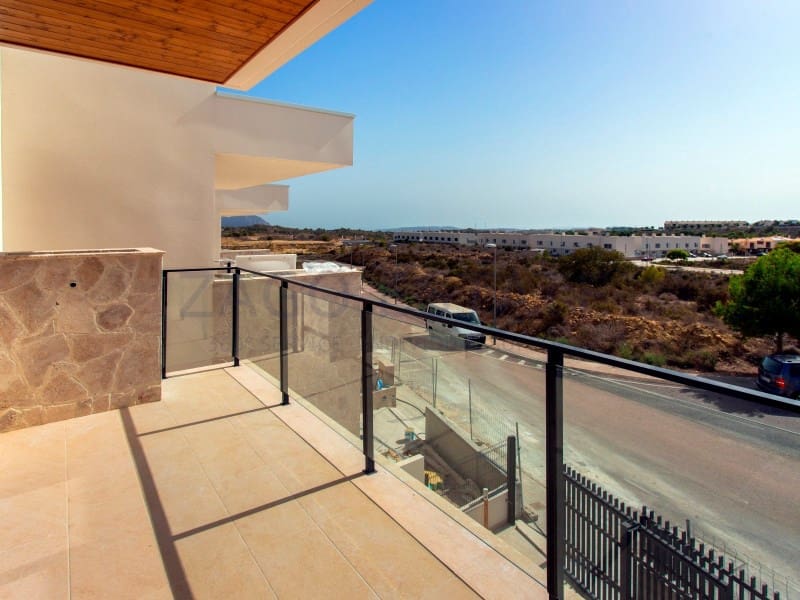 Casa de 3 habitaciones en Monforte del Cid en venta con piscina garaje - 334.000 € (Ref: 9814340)
