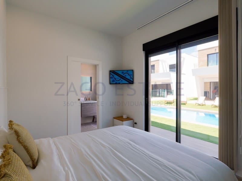 4 bedroom Villa for rent in Finestrat with pool garage - € 3,700 (Ref: 9831095)
