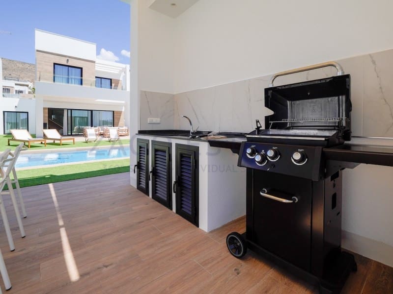4 bedroom Villa for rent in Finestrat with pool garage - € 3,700 (Ref: 9831095)