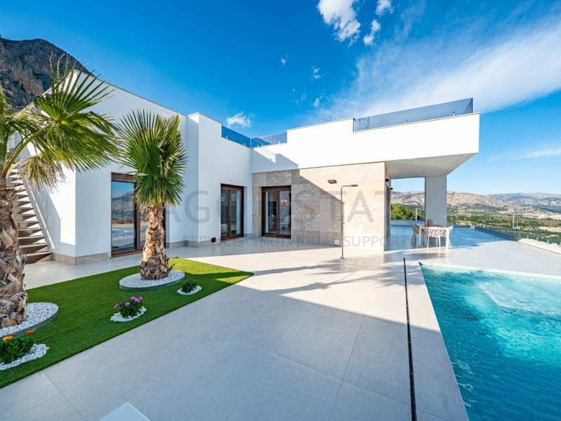 3 slaapkamer Villa te koop in Polop - € 649.000 (Ref: 9851001)