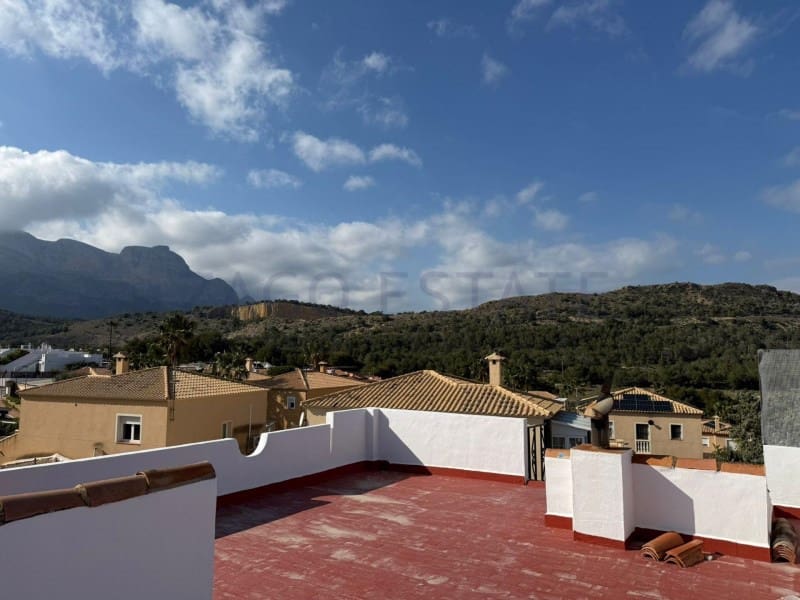 4 soveværelse Villa til salg i La Nucia med garage - € 395.000 (Ref: 9855427)