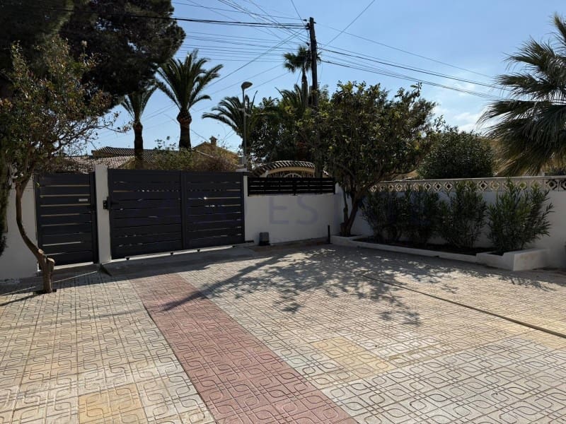 4 soveværelse Villa til salg i La Nucia med garage - € 395.000 (Ref: 9855427)