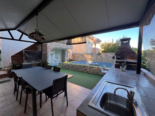 3 makuuhuone Huvila vuokrattavana paikassa Barranco Hondo, La Nucia mukana uima-altaan 
autotalli - 1 800 € (Ref: 9855430)