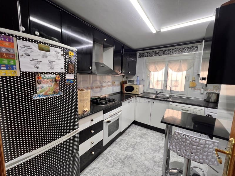 3 makuuhuone Huvila vuokrattavana paikassa La Nucia mukana uima-altaan 
autotalli - 1 800 € (Ref: 9855430)