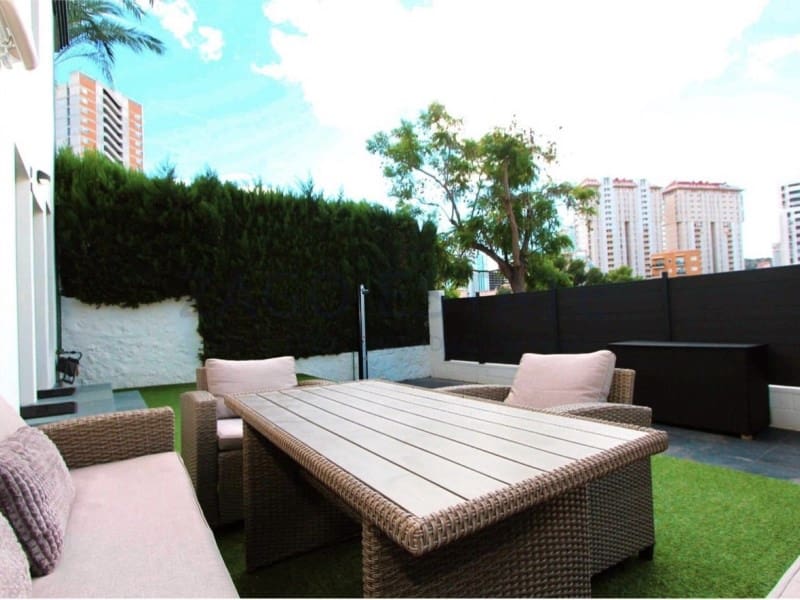 3 sovrum Semi-fristående Villa att hyra i Benidorm med pool garage - 4 000 € (Ref: 9873128)
