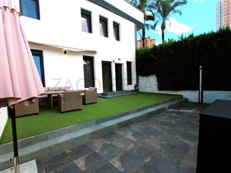 3 sovrum Semi-fristående Villa att hyra i Benidorm med pool garage - 4 000 € (Ref: 9873128)