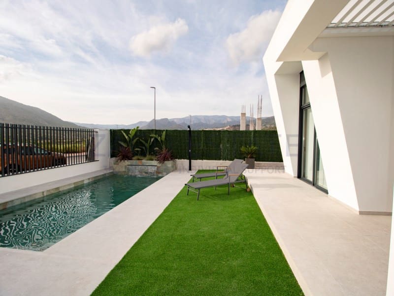 3 bedroom Villa for sale in Finestrat - € 579,000 (Ref: 9875878)