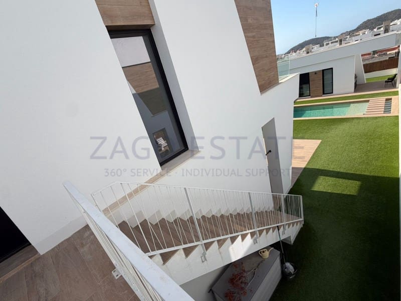 Villa/Maison de 4 chambres à louer à Finestrat avec piscine garage - 4 300 € (Ref: 9894440)