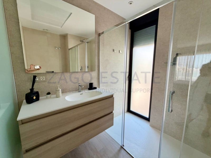 Villa/Maison de 4 chambres à louer à Finestrat avec piscine garage - 4 300 € (Ref: 9894440)