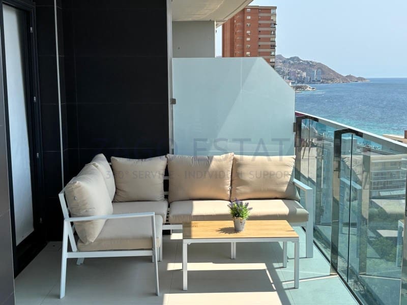 Flat for rent in Benidorm with pool garage - € 2,100 (Ref: 9959397)