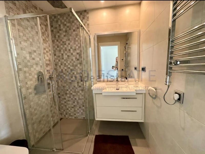 Flat for rent in Benidorm with pool garage - € 2,100 (Ref: 9959397)